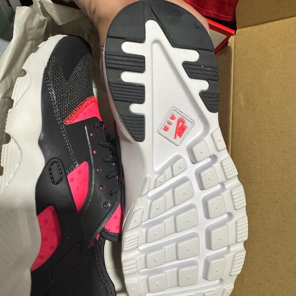 Nike Air Huarache Black and Pink Sneakers - Picture 2 of 4